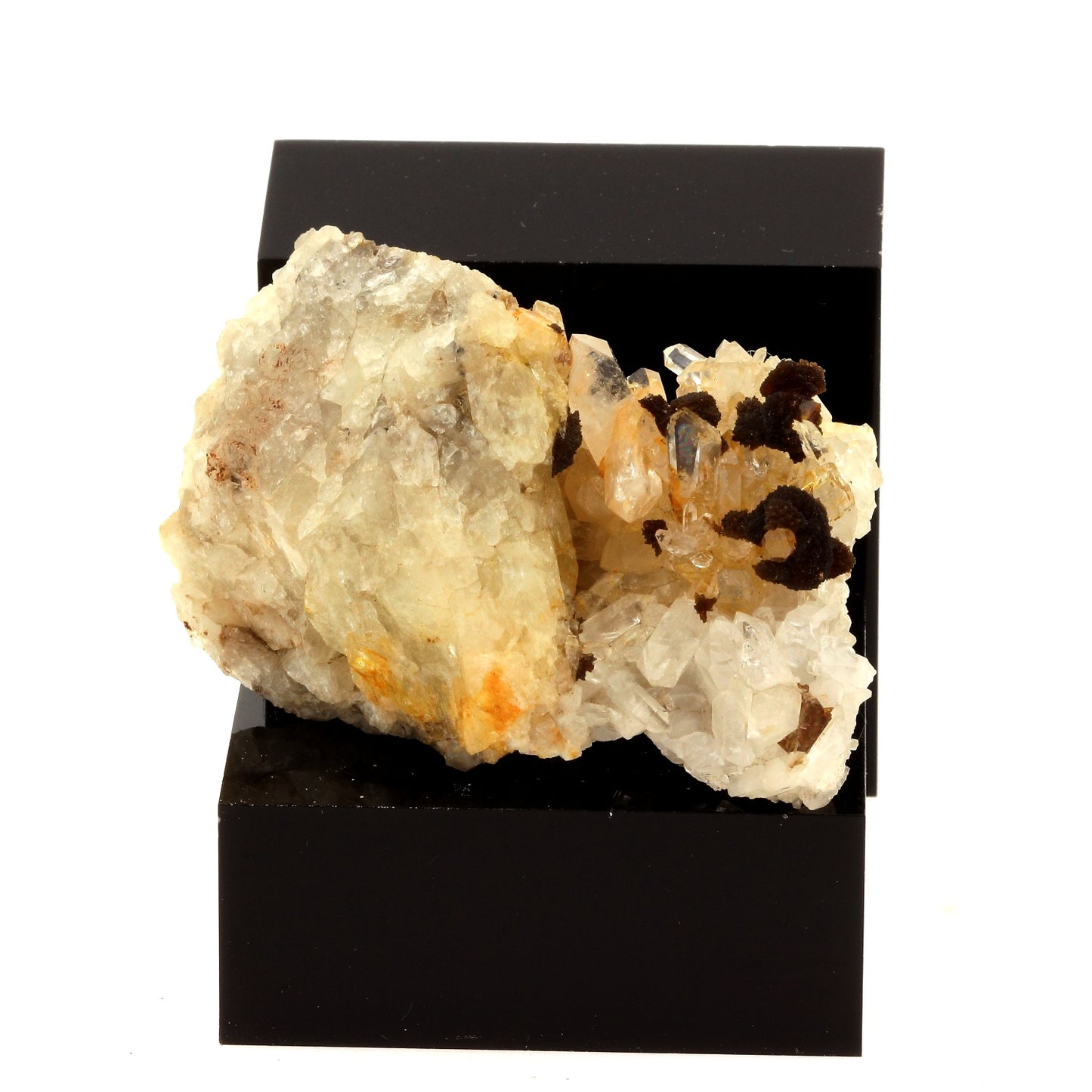 Amblygonite sur Quartz. 397.6 carats. Minas Gerais, Brésil