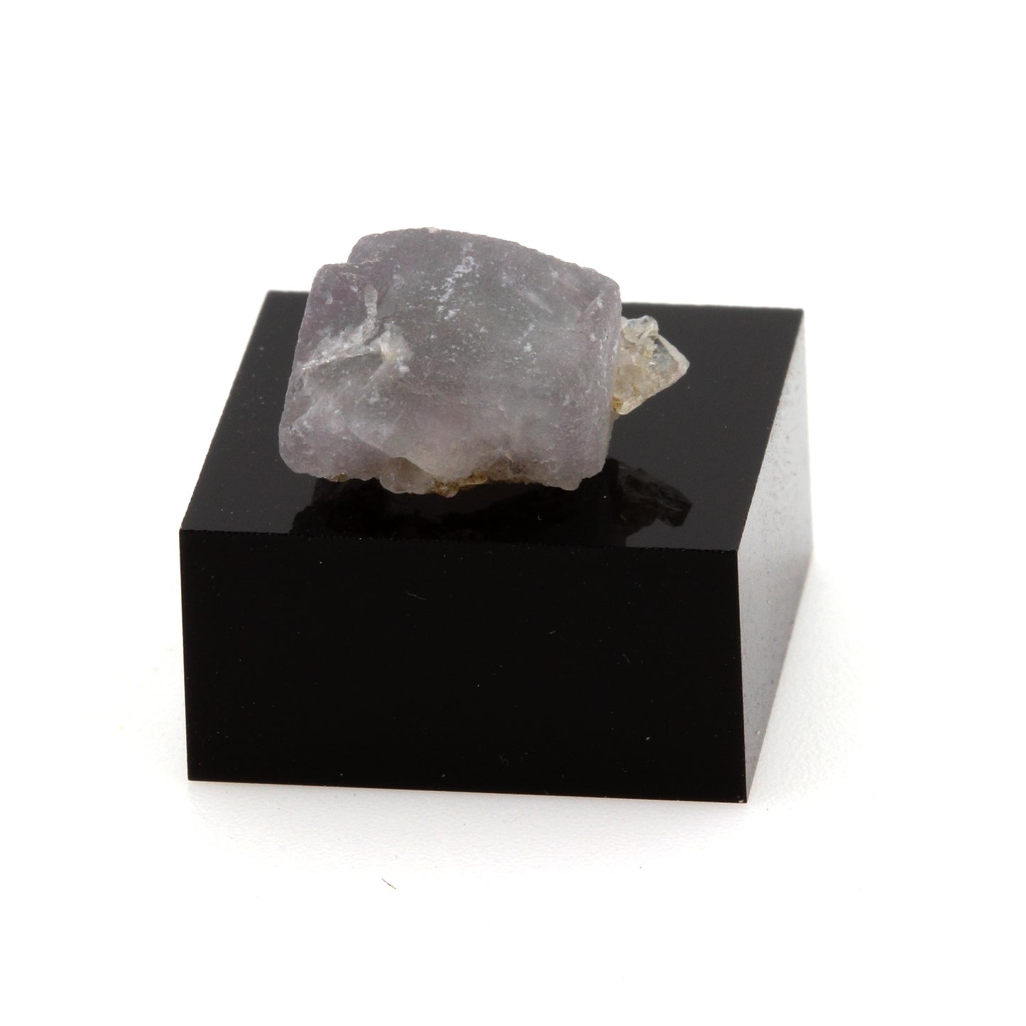 Fluorite violette. 8.56 carats. Massif du Mont-Blanc, France