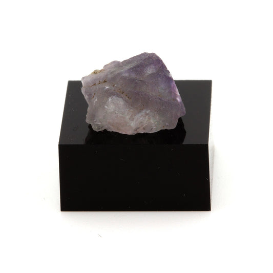 Fluorite violette. 10.73 carats. Massif du Mont-Blanc, France