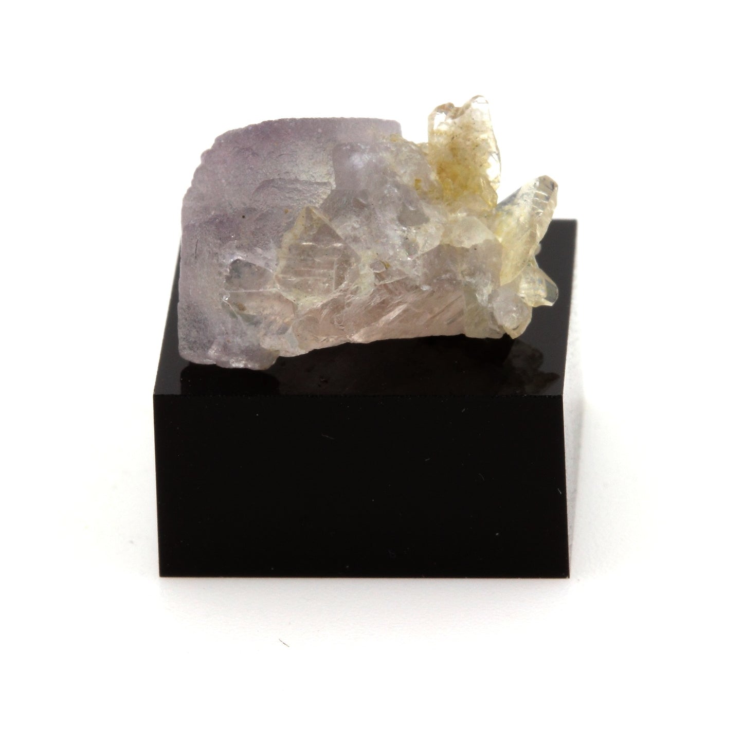 Fluorite violette. 16.86 carats. Massif du Mont-Blanc, France