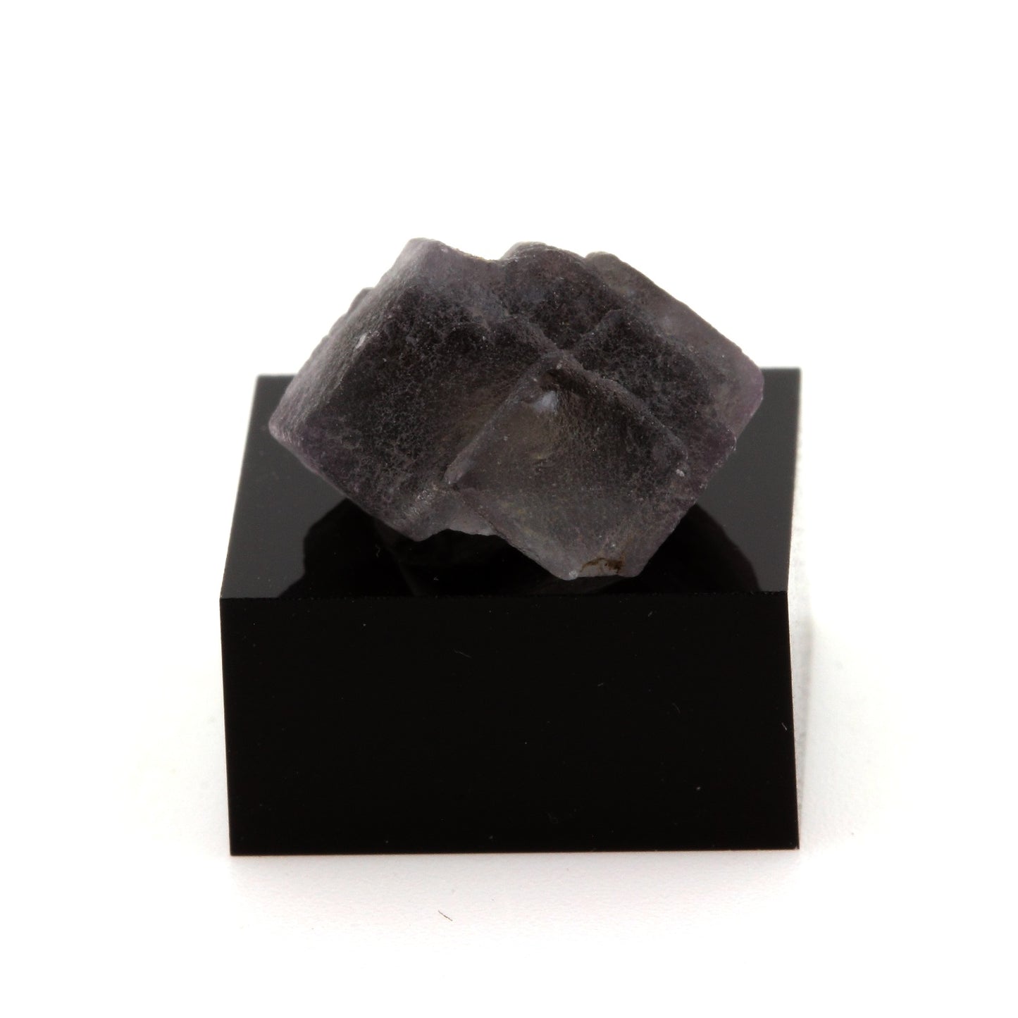 Fluorite violette. 14.28 carats. Massif du Mont-Blanc, France