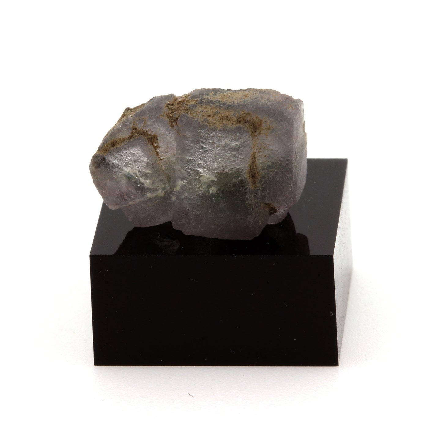 Fluorite violette. 15.23 carats. Massif du Mont-Blanc, France