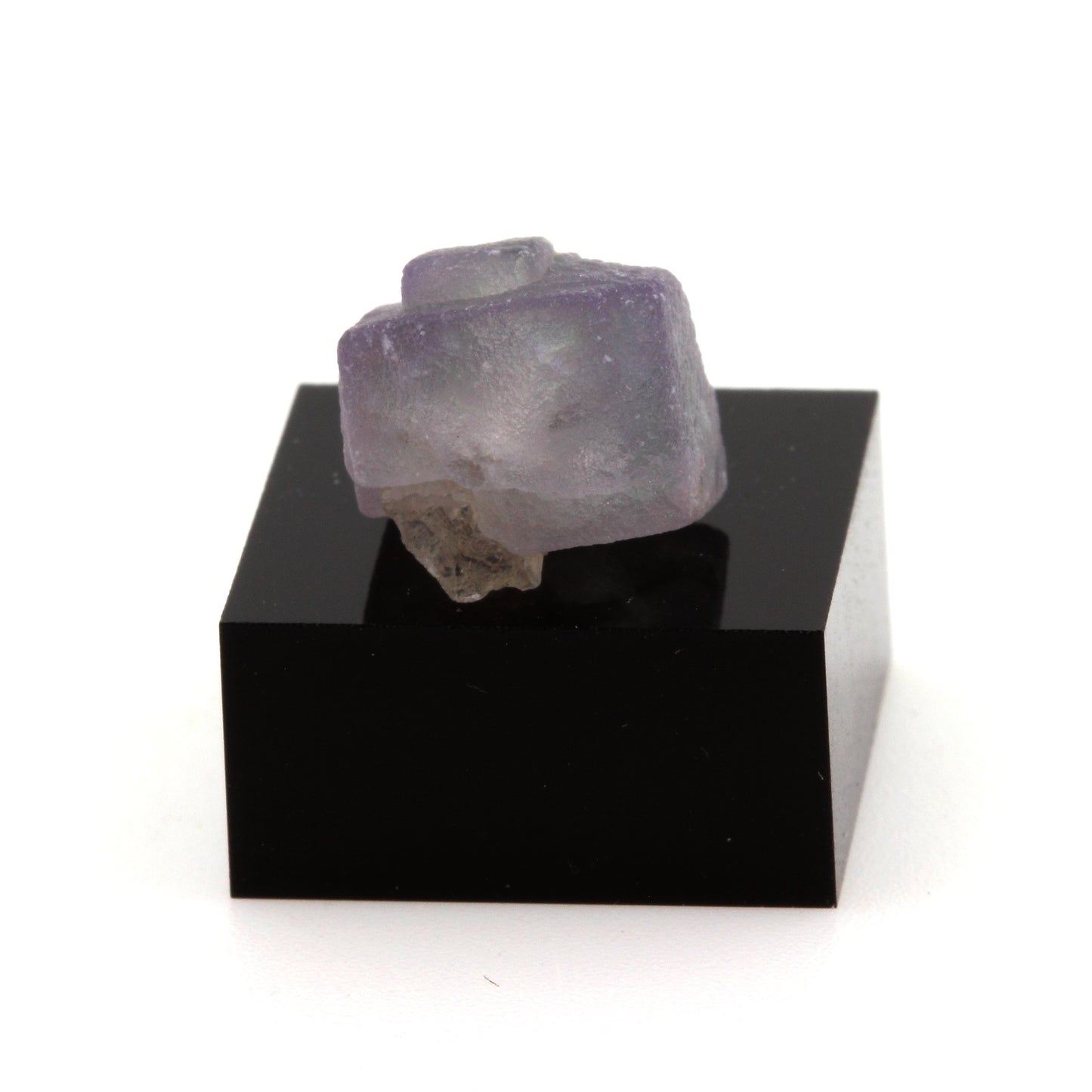 Fluorite violette. 11.90 carats. Massif du Mont-Blanc, France