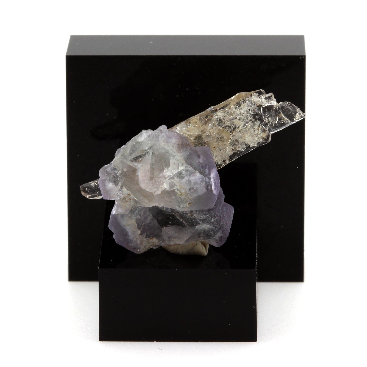Fluorite violette + Quartz. 20.79 carats. Massif du Mont-Blanc, France