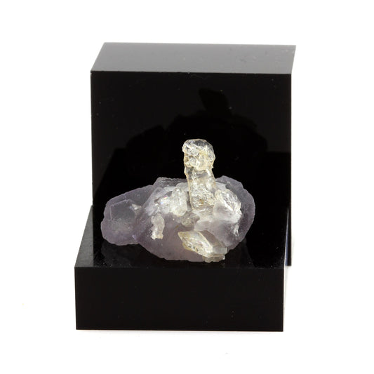 Fluorite violette + Quartz. 34.09 carats. Massif du Mont-Blanc, France