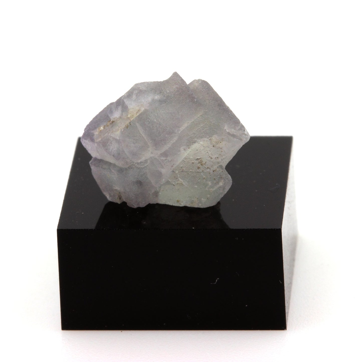 Fluorite violette. 9.94 carats. Massif du Mont-Blanc, France