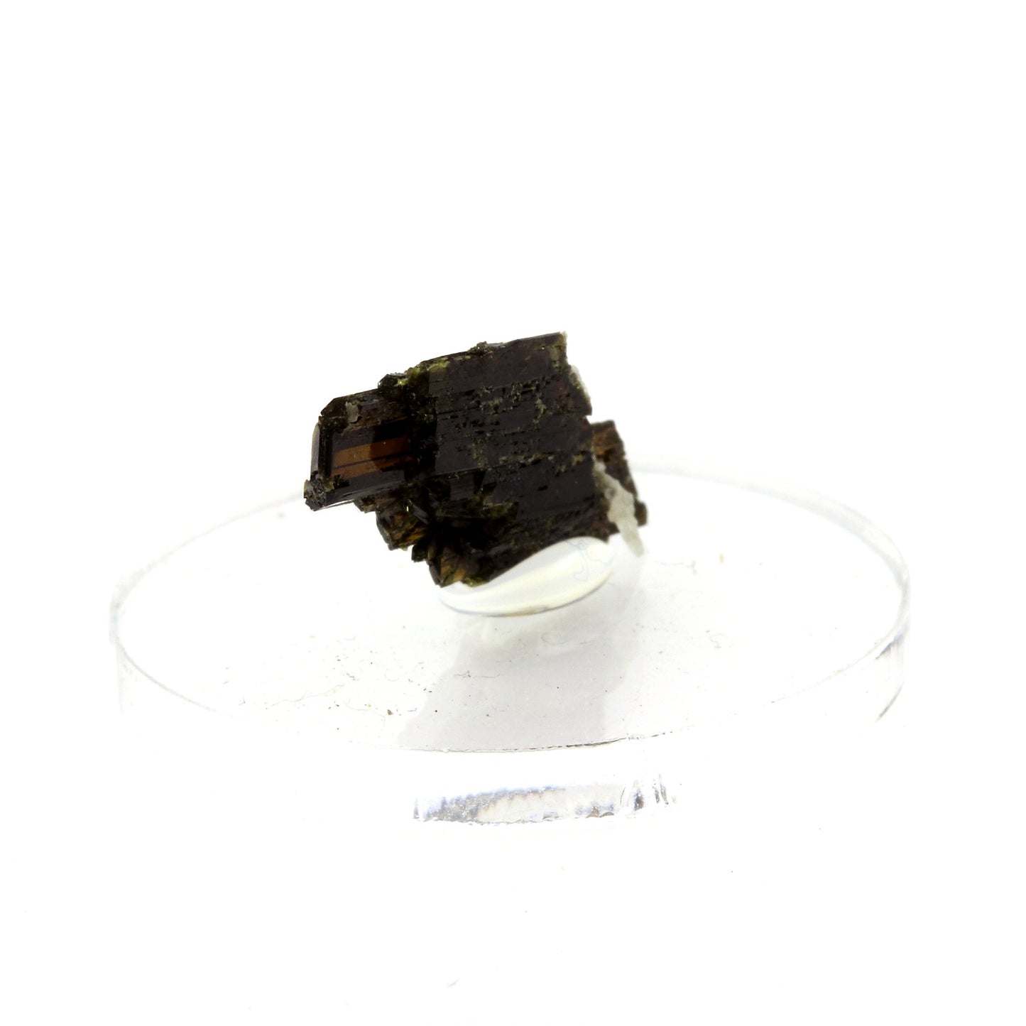 Epidote. 4.9 carats. Massif du Mont-Blanc, France