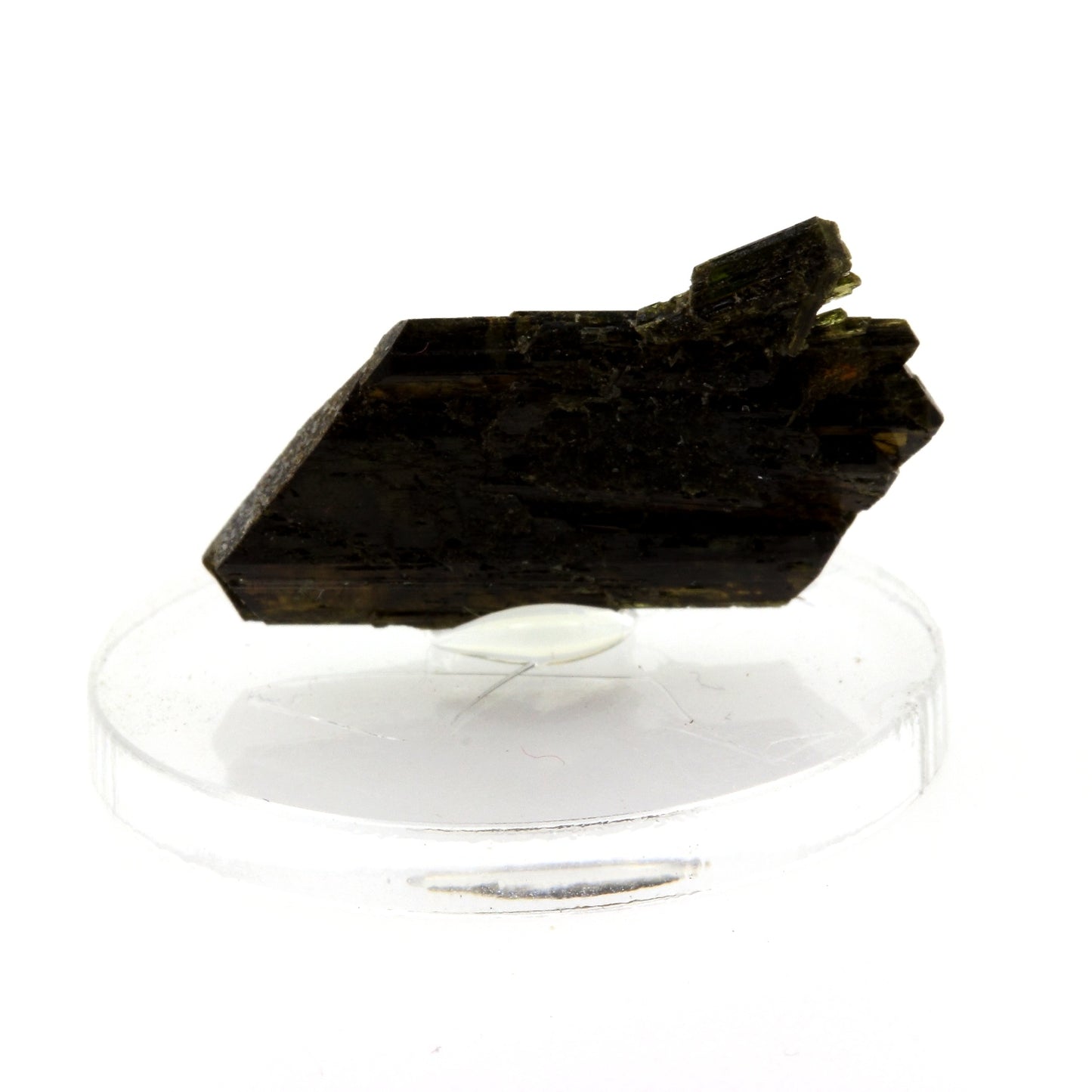 Epidote. 9.9 carats. Massif du Mont-Blanc, France