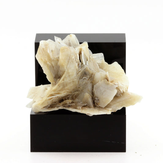 Calcite. 303.9 carats. Massif du Mont-Blanc, France