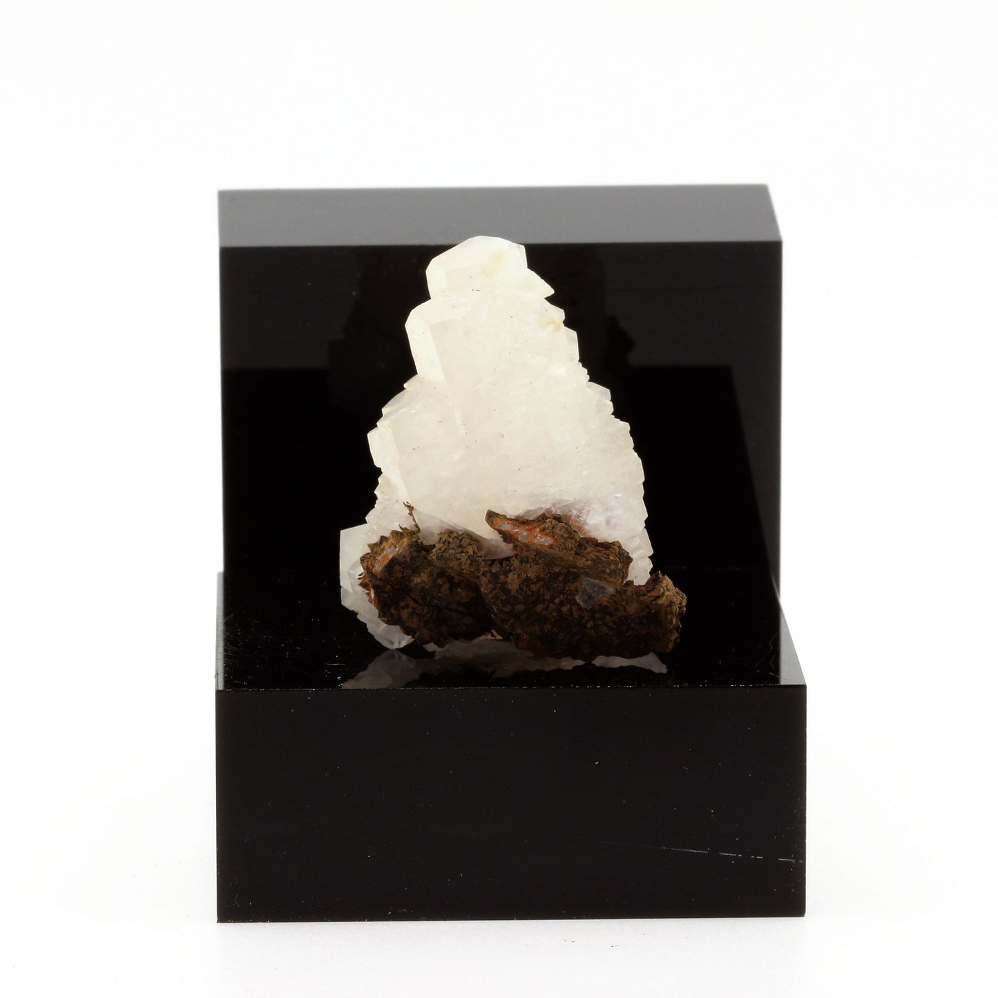 Calcite. 112.2 carats. Massif du Mont-Blanc, France