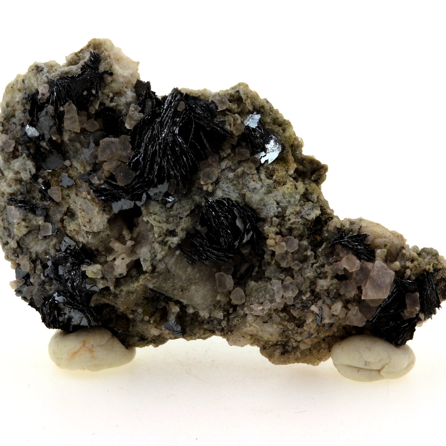 Hematite + Fluorite grise, 58.4 carats, Haute-Savoie, France