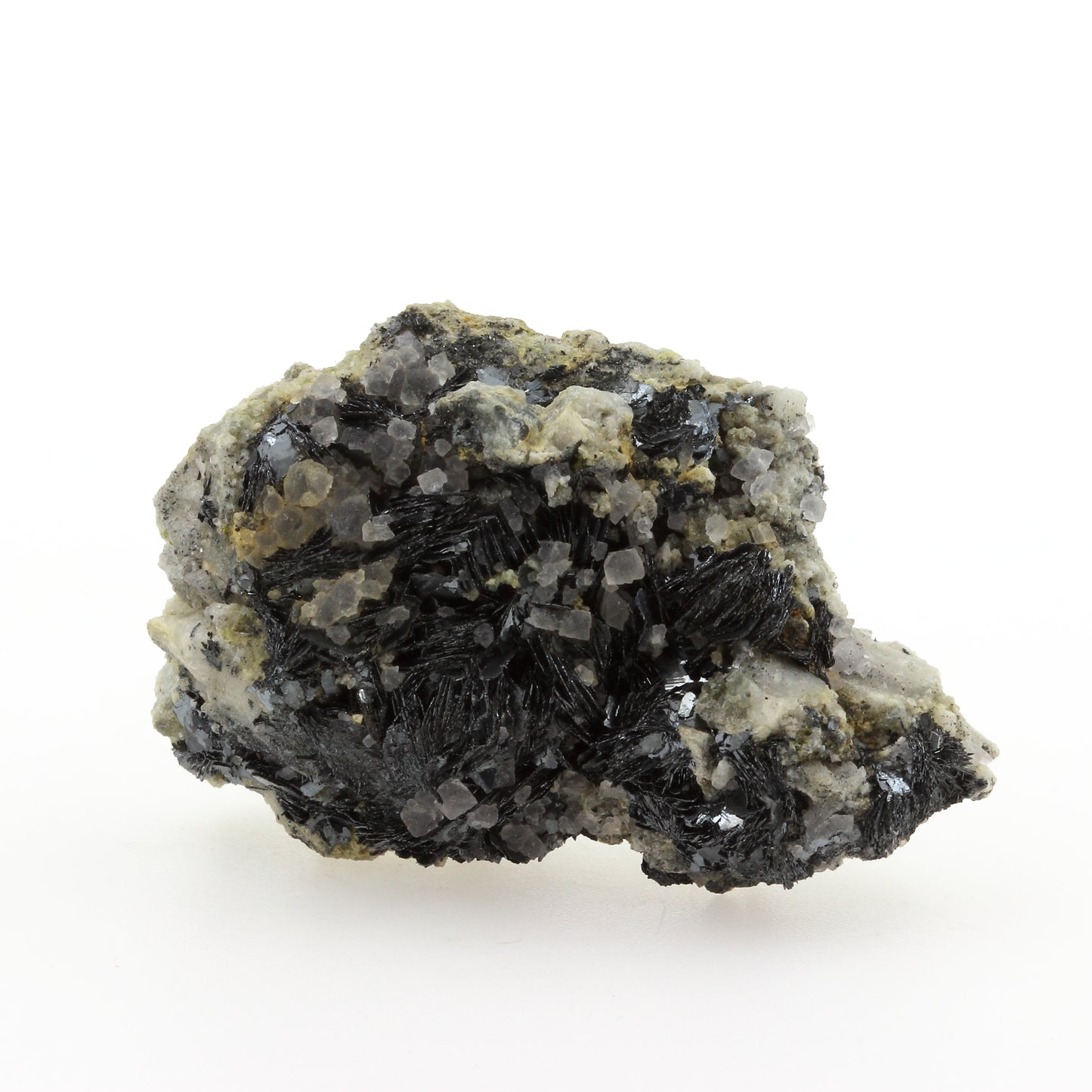 Hematite + Fluorite grise. 164.0 carats. Massif du Mont-Blanc, France