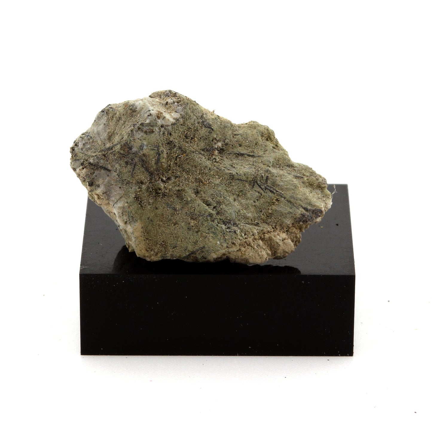 Allophane, 46.0 carats, Mont Saint-Hilaire, Québec, Canada