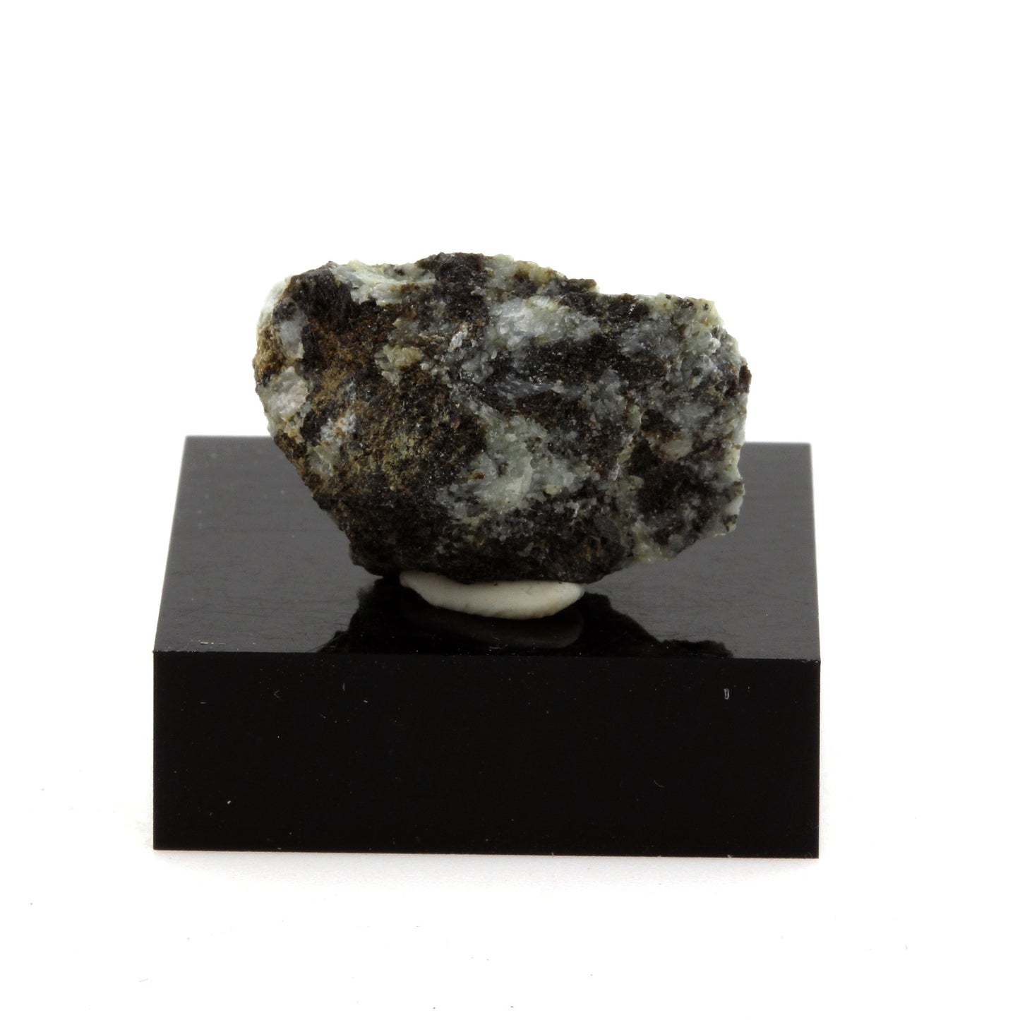 Ferro-hornblende, 18.4 carats, Lanark, Ontario, Canada