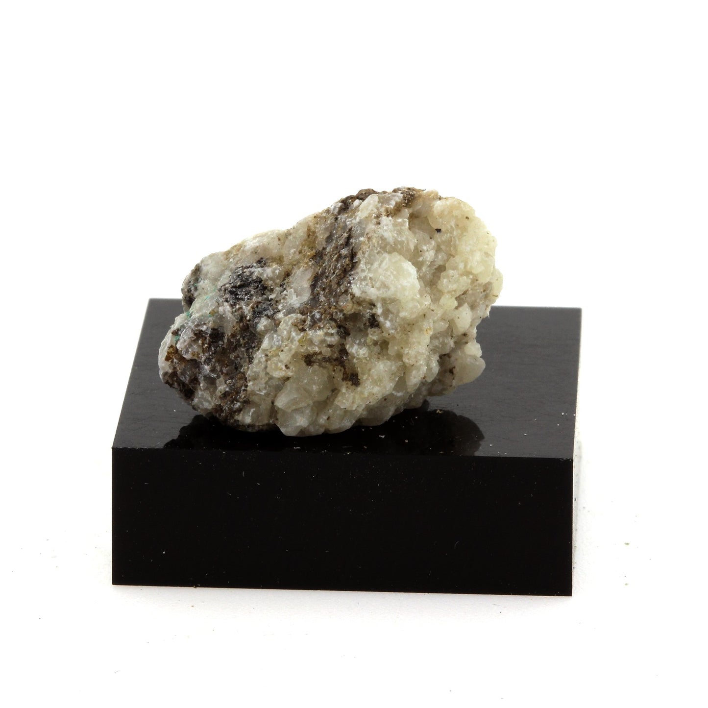 Amphibole Pyrite. 29.4 carats. Gatineau, Québec, Canada