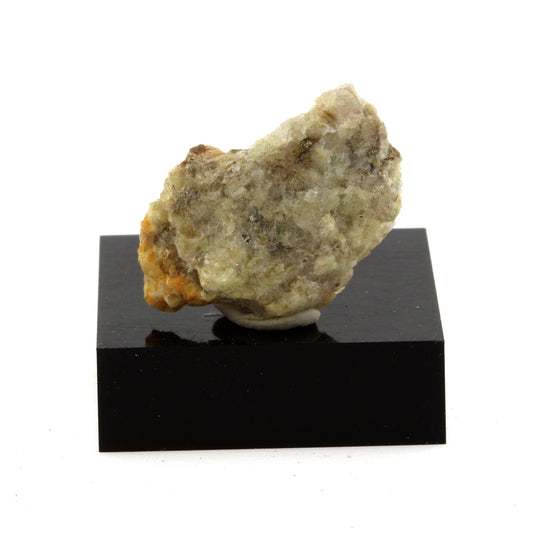 Sövite. 15.2 carats. Oka, Québec, Canada