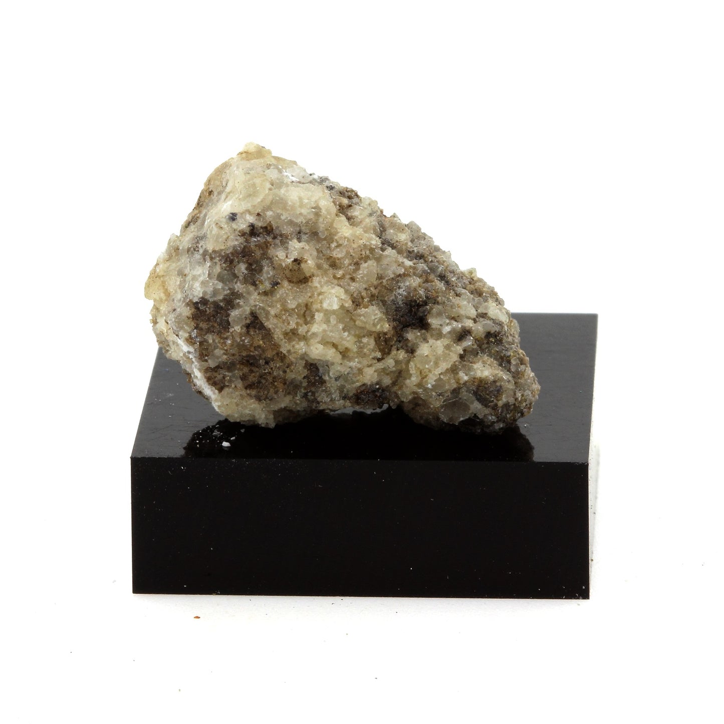 Fergussonite, 36.7 carats, Oka, Québec, Canada