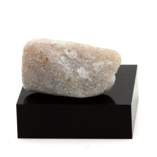 Dolostone. 25.2 carats. Estrie, Québec, Canada