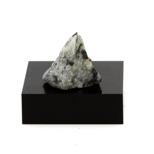 Embrechite. 16.8 carats. Grenville, Québec, Canada