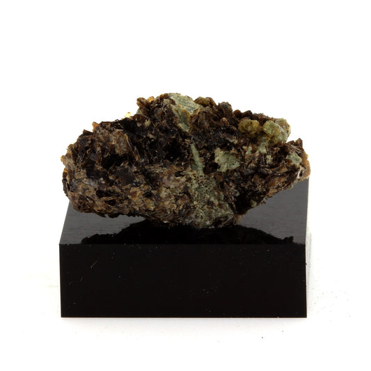 Clintonite. 35.3 carats. Grenville, Québec, Canada