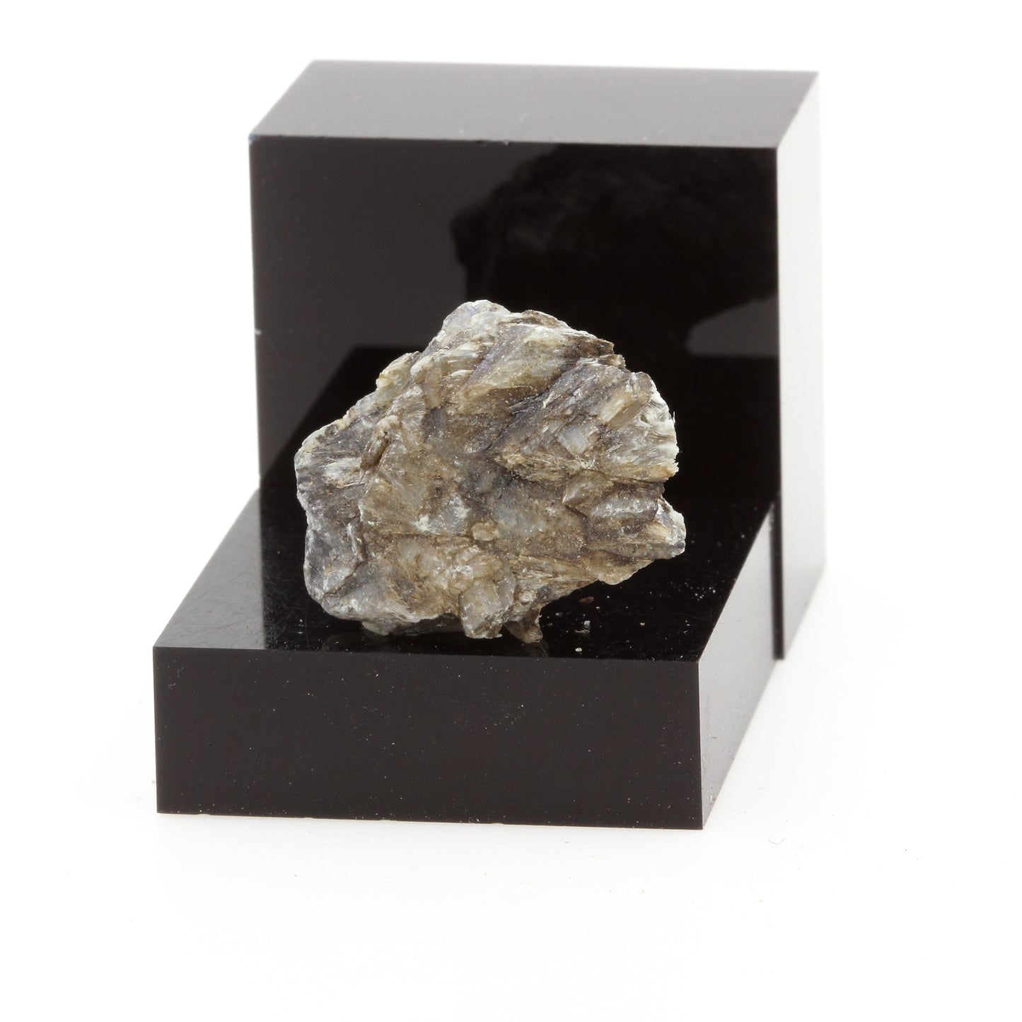 Grammatite. 17.7 carats, Montauban, Québec, Canada