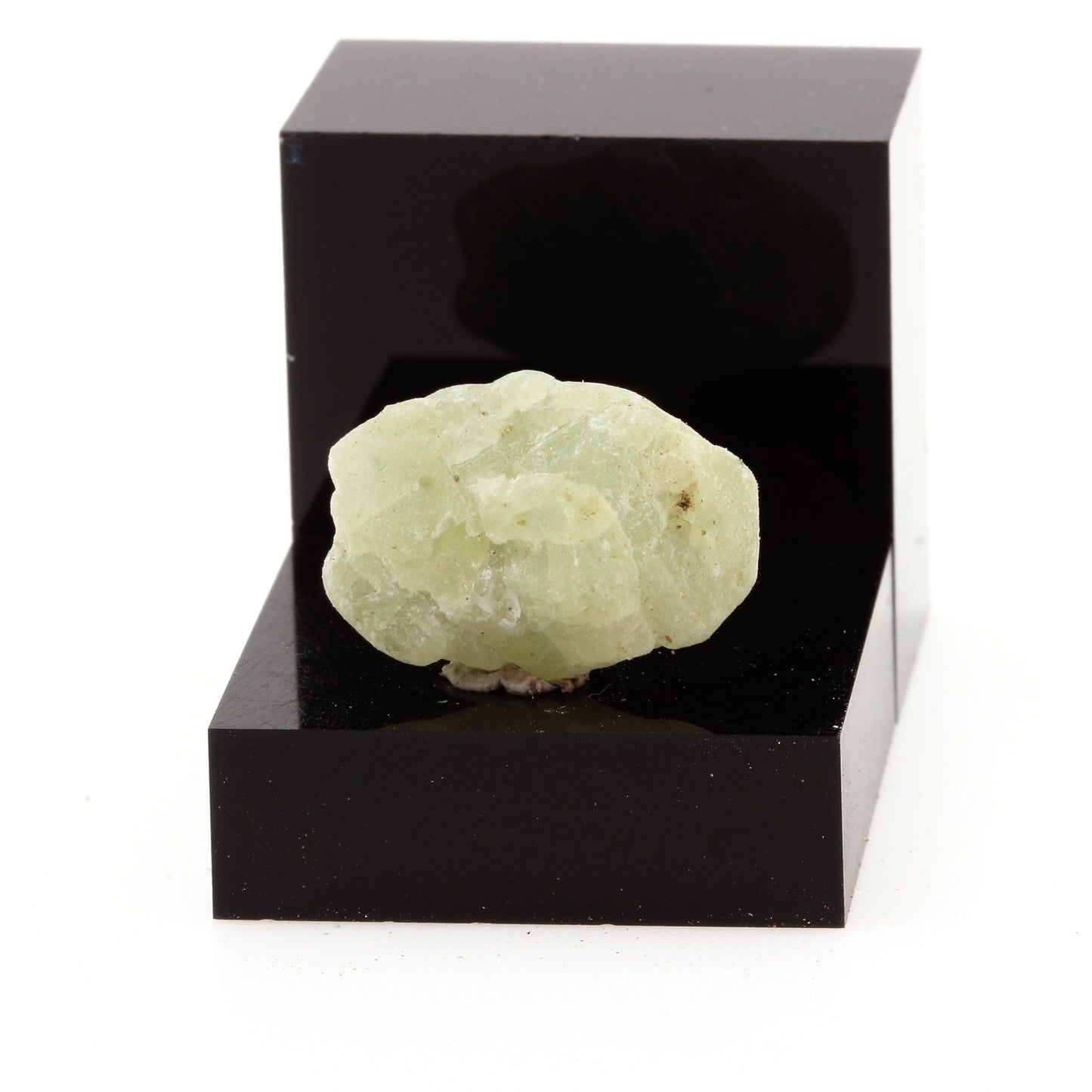 Calcite. 14.4 carats. Wakefield, Québec, Canada