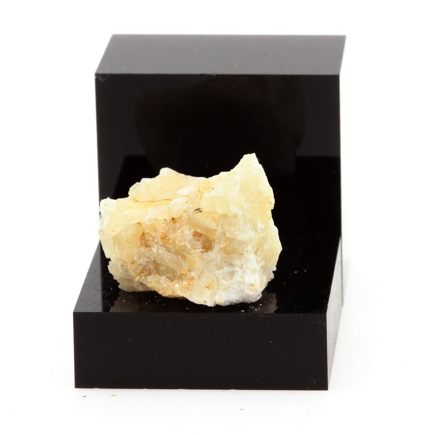 Artinite. 27.2 carats. Grenville, Québec, Canada