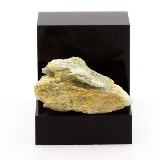 Cyanite Disthène. 53.47 carats. Pizzo Forno, Ticino, Suisse