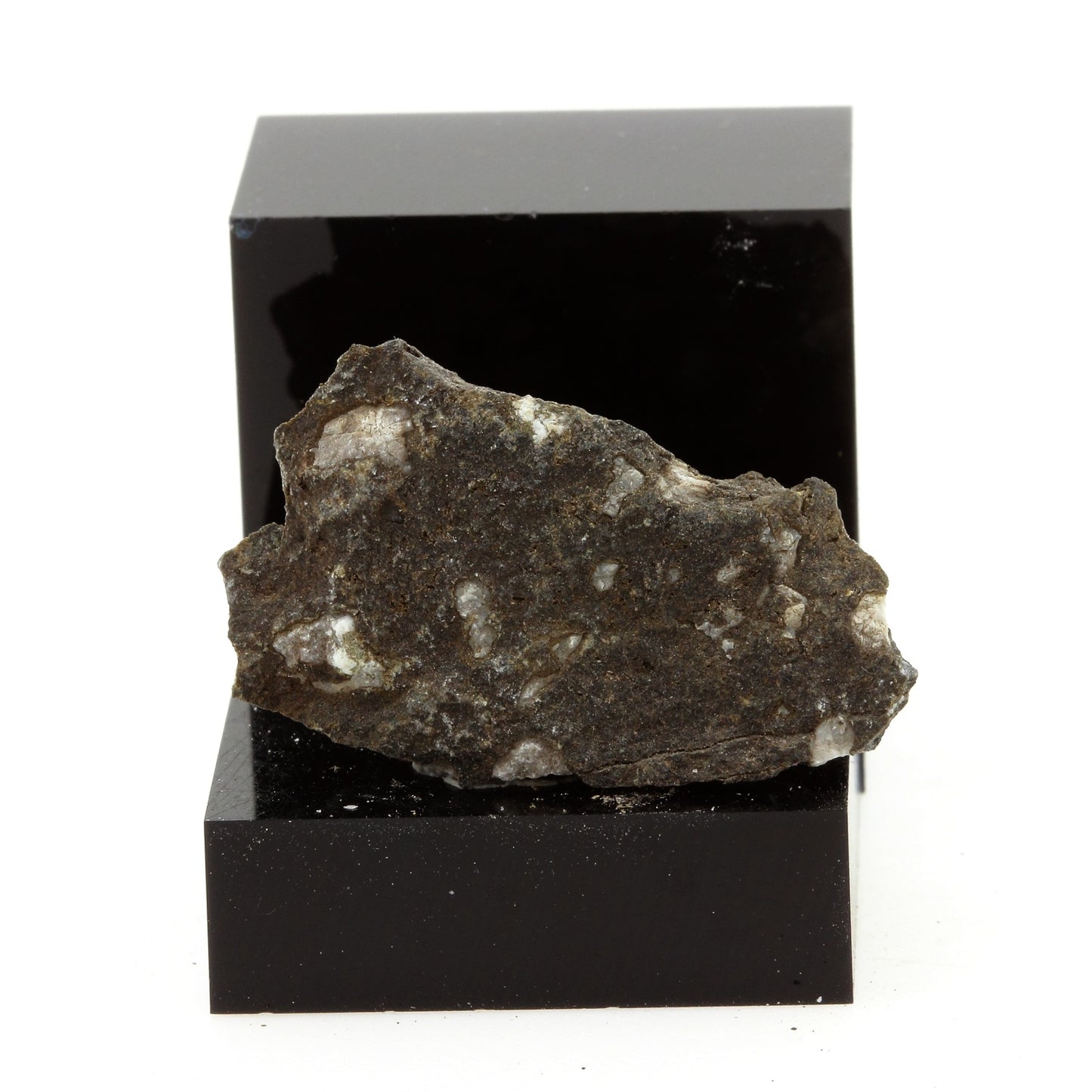 Alaskite mineral. 23.2 carats. En provenance de New Liskeard, Ontario, Canada.