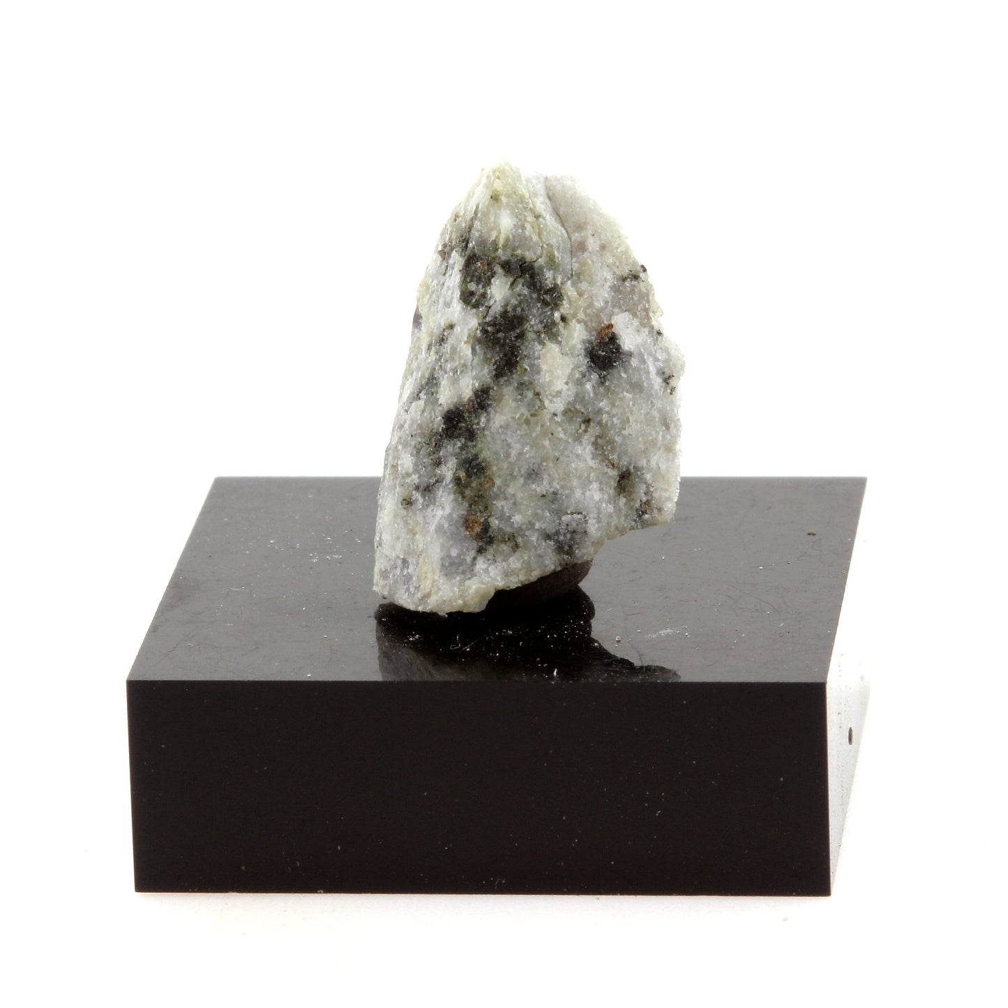 Embrechite. 14.7 carats. Grenville, Québec, Canada