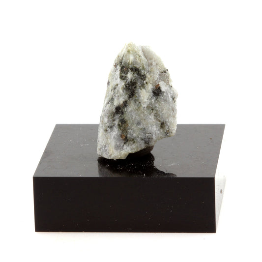 Embrechite. 14.7 carats. Grenville, Québec, Canada