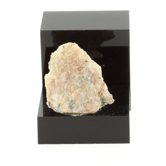 Anatexite. 13.1 carats. Grenville, Québec, Canada