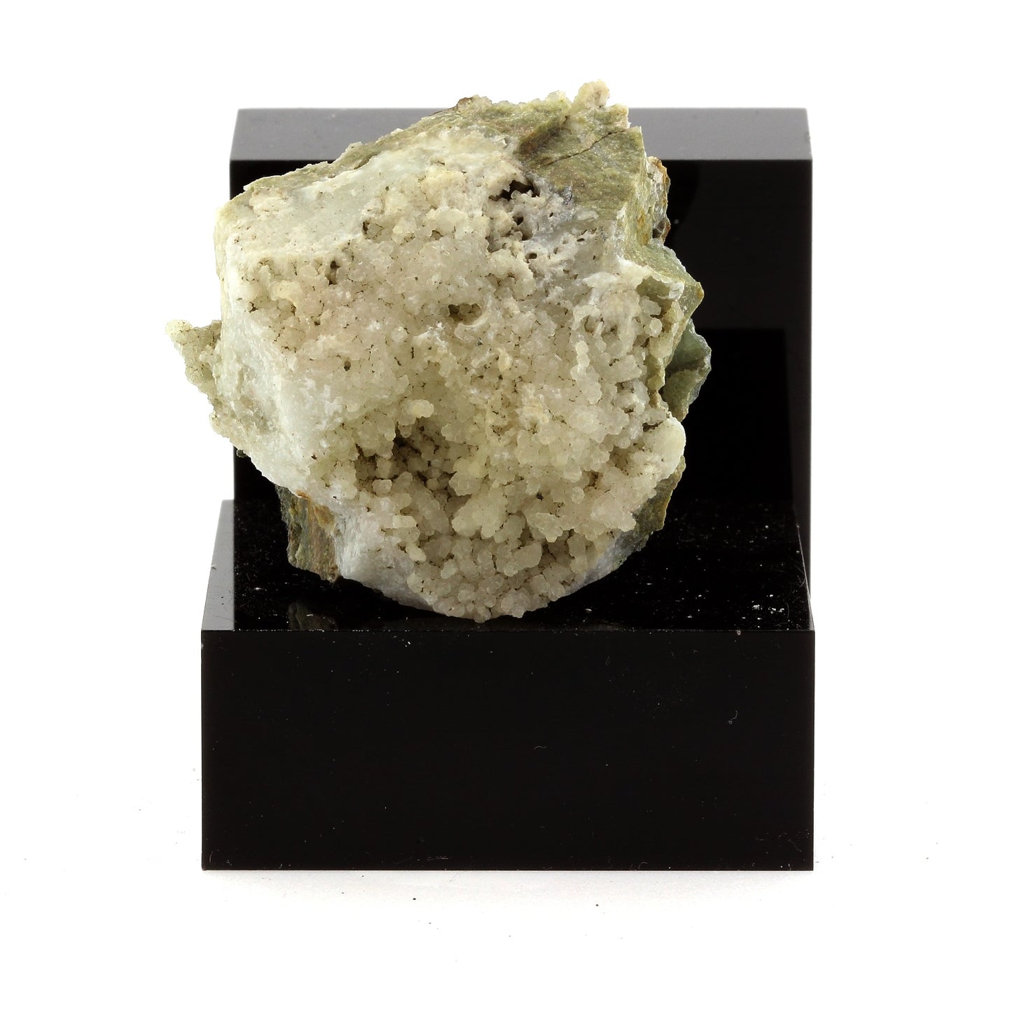 Prehnite sur Amphibolite. 224.3 carats. La Brévenne, France