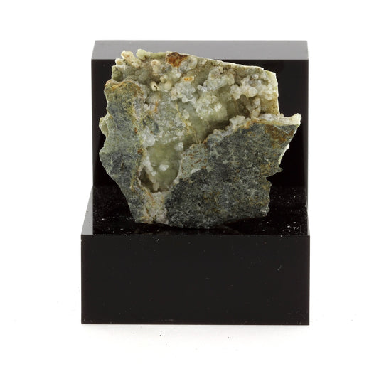 Prehnite sur Amphibolite. 224.3 carats. La Brévenne, France