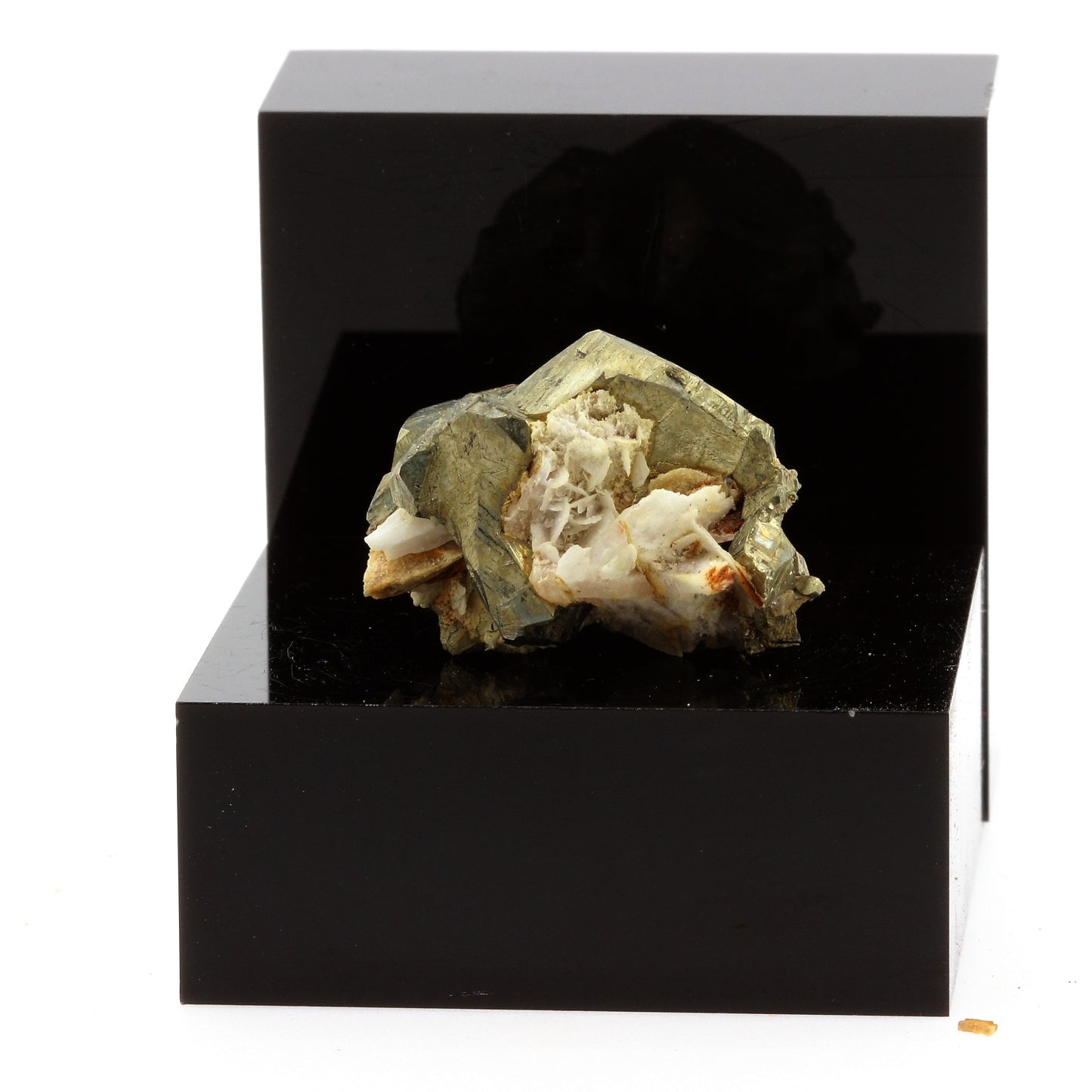 Pyrite, Siderite, Quartz, Baryte. 121.1 carats. Mésage Mine, Vizille, France