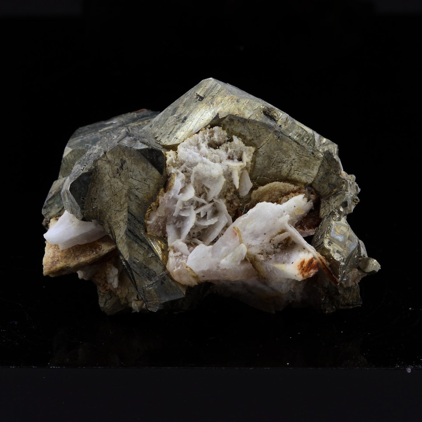 Pyrite, Siderite, Quartz, Baryte. 121.1 carats. Mésage Mine, Vizille, France