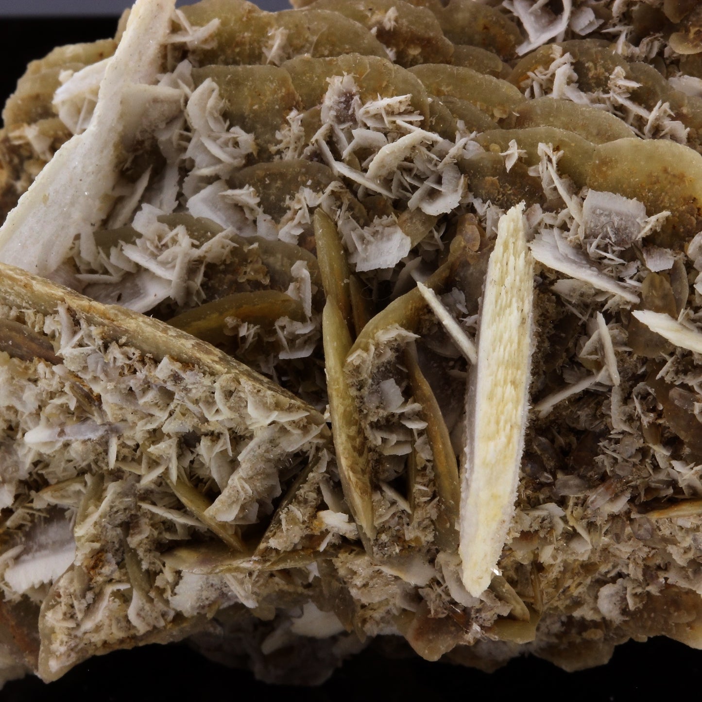 Siderite, Baryte, Quartz, Pyrite. 681.9 carats. Mésage Mine, Vizille, France