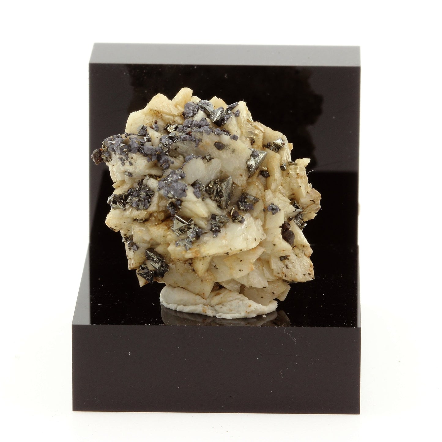 Tetrahedrite sur dolomite. 33.55 carats. Usclas-du-Bosc Quarry, Hérault, France