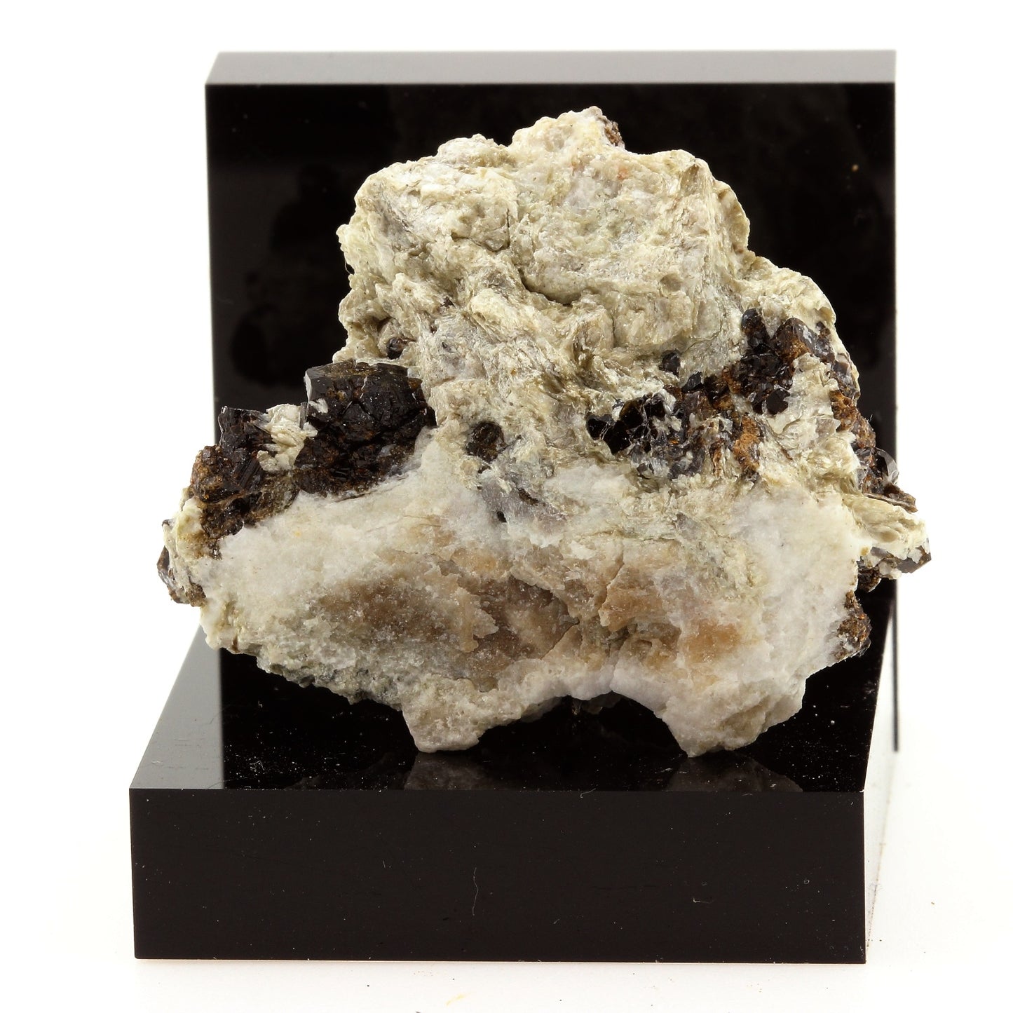 Dravite. 99.6 carats. Gypsum Quarry, Arignac, Ariège, France