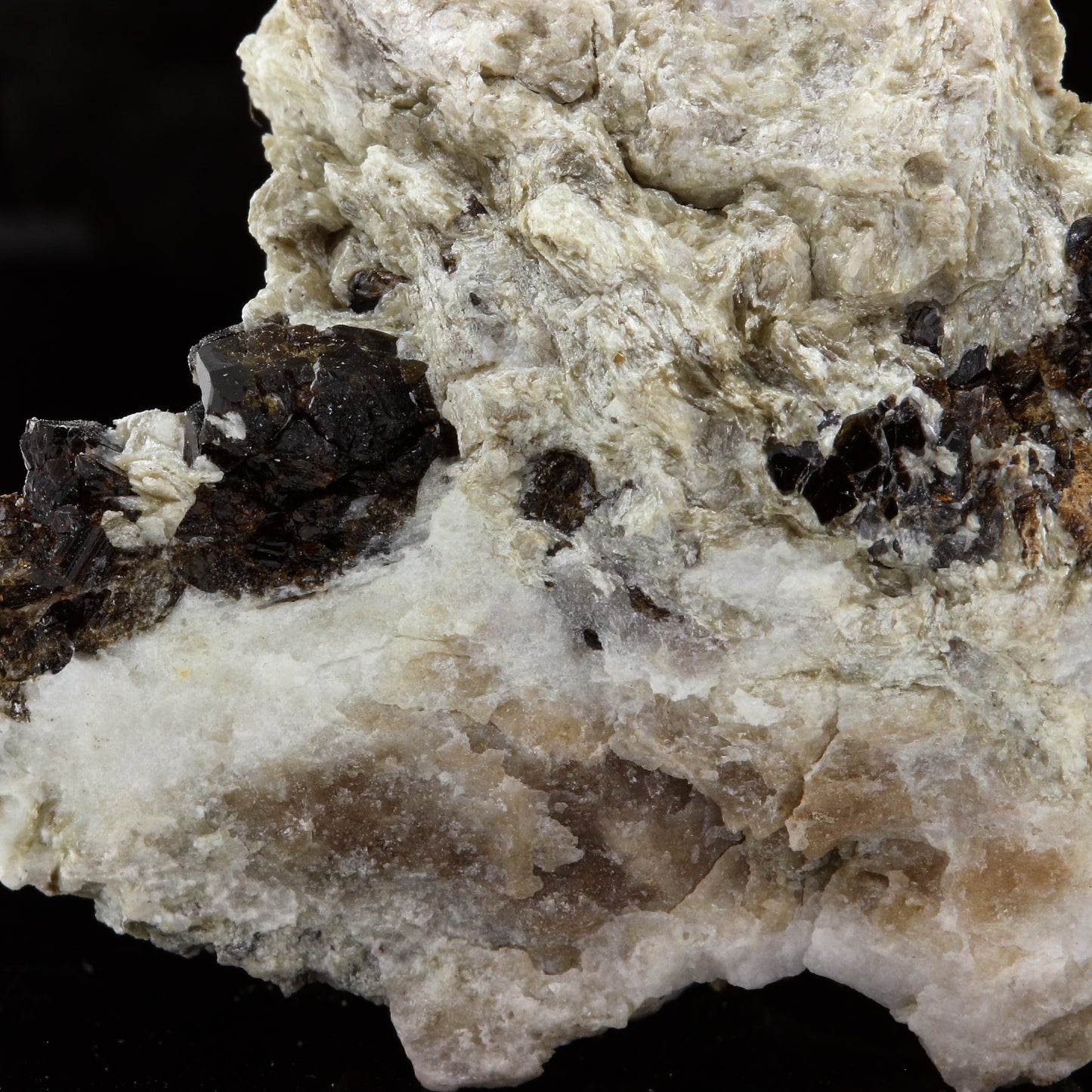 Dravite. 99.6 carats. Gypsum Quarry, Arignac, Ariège, France