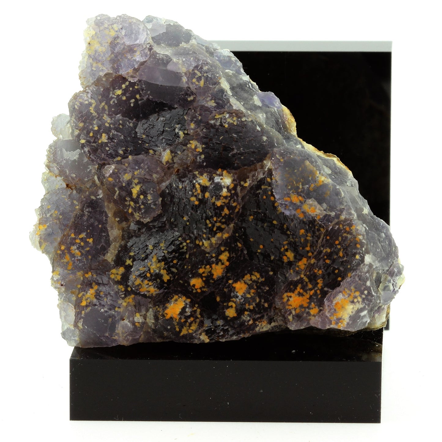 Fluorite et Calcite jaune. 586.3 carats. Fontsante Mine, Var, France