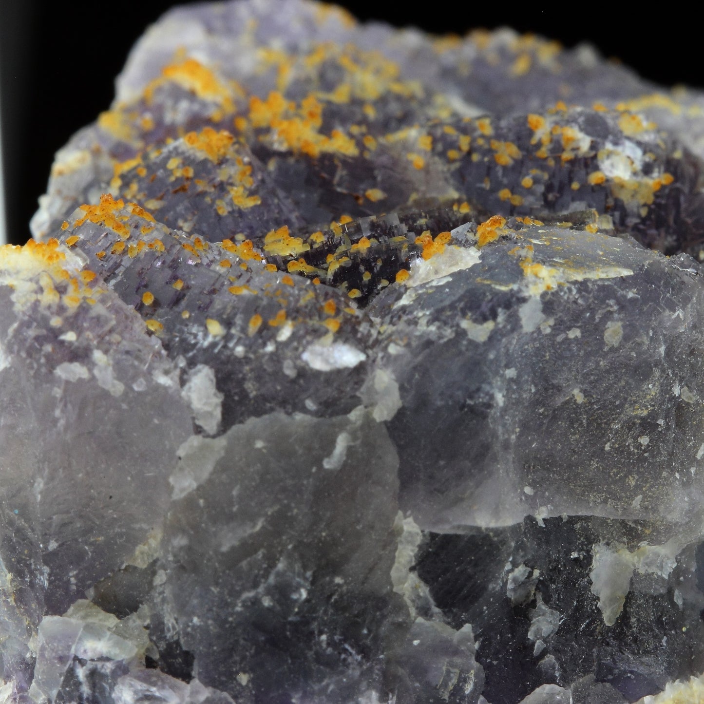 Fluorite et Calcite jaune. 586.3 carats. Fontsante Mine, Var, France