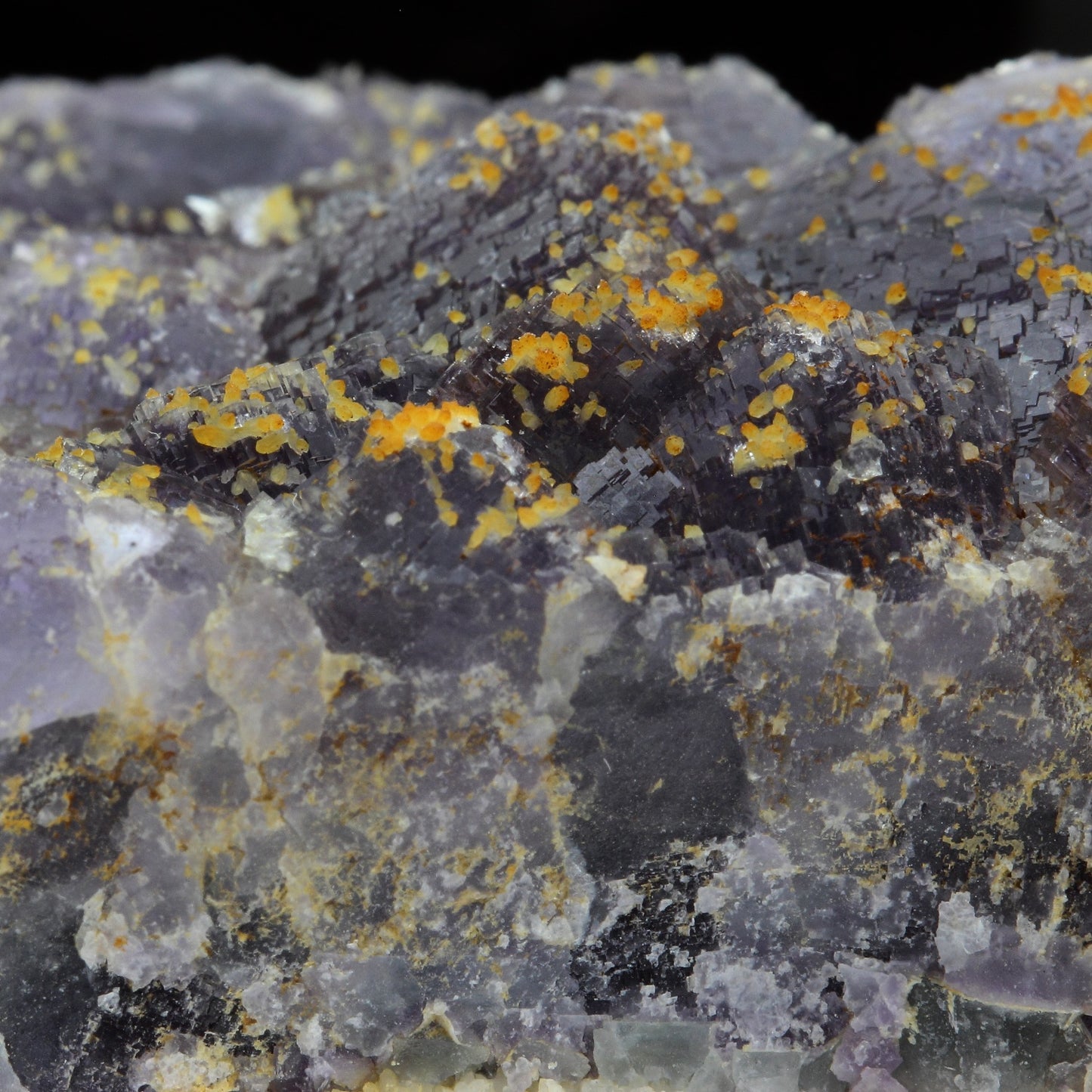 Fluorite et Calcite jaune. 586.3 carats. Fontsante Mine, Var, France