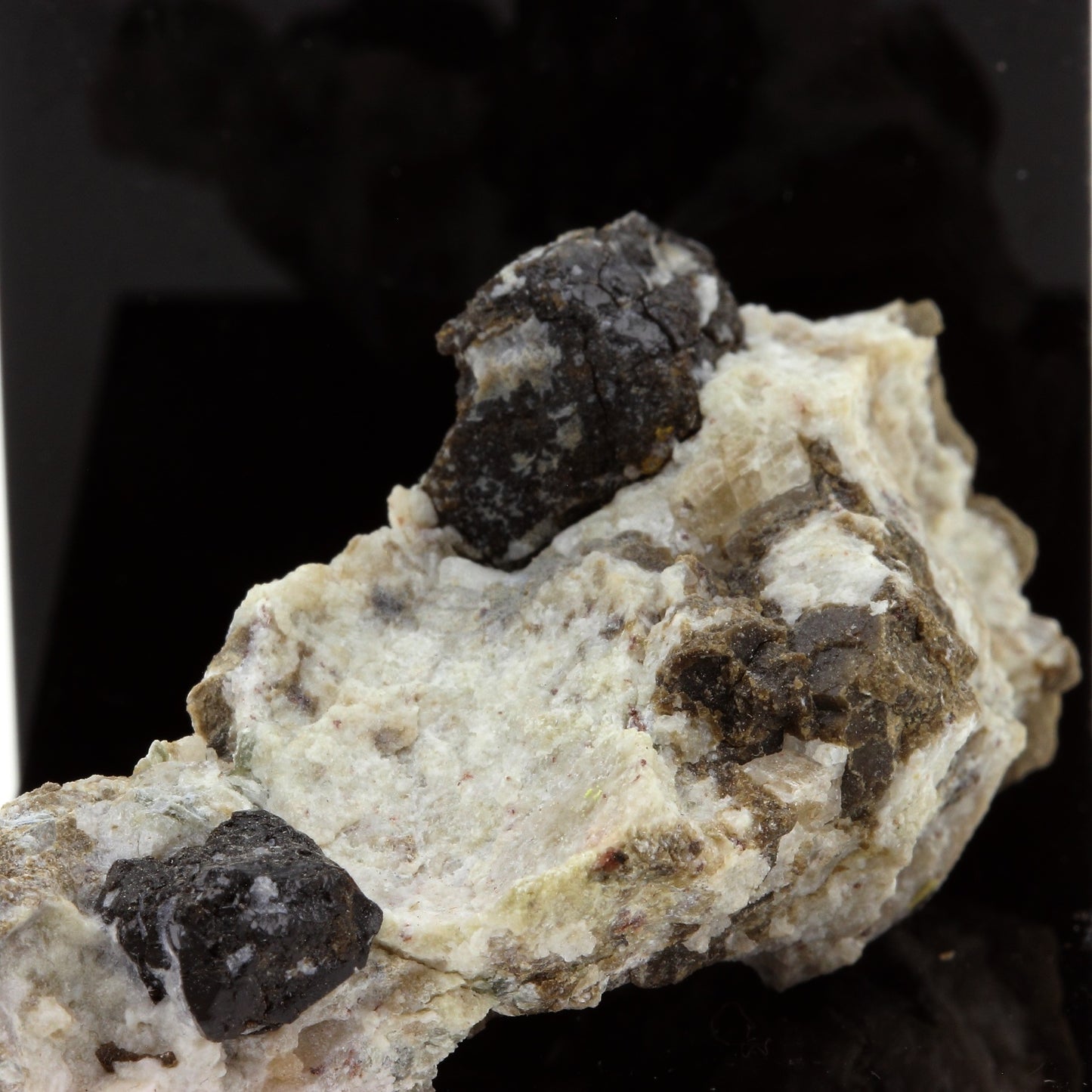 Dravite. 129.2 carats. Gypsum Quarry, Arignac, Ariège, France