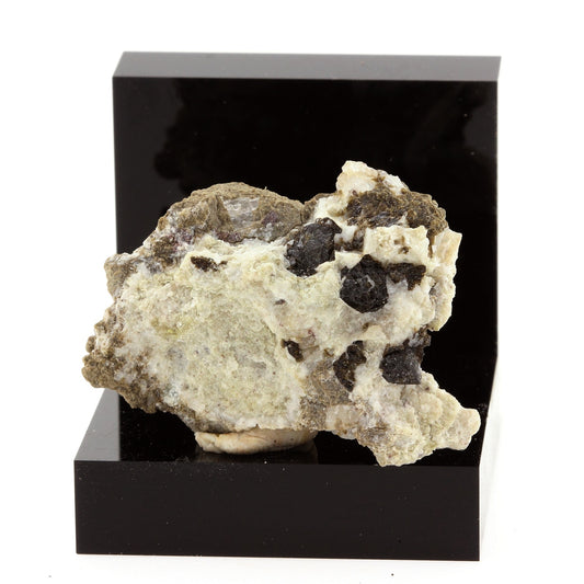 Dravite. 76.6 carats. Gypsum Quarry, Arignac, Ariège, France