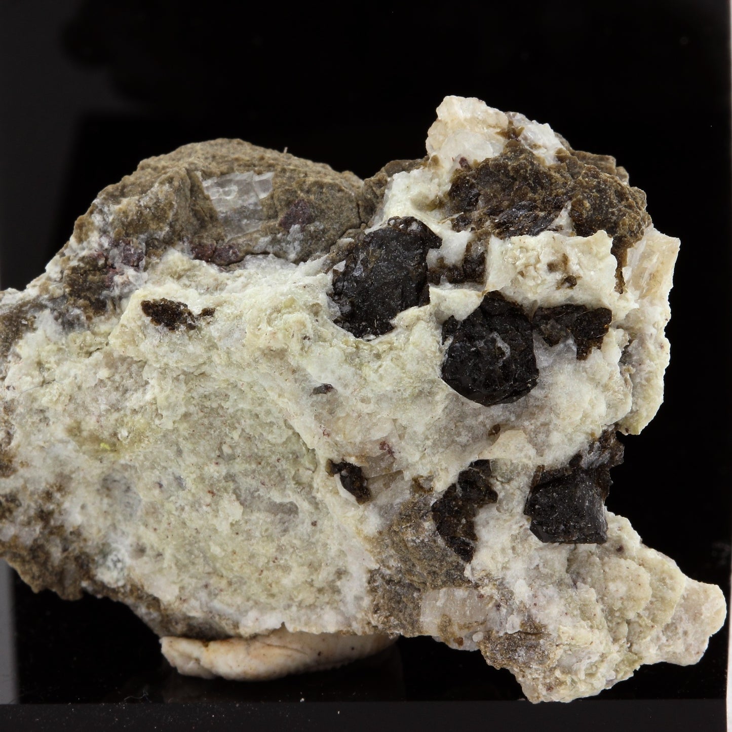 Dravite. 76.6 carats. Gypsum Quarry, Arignac, Ariège, France