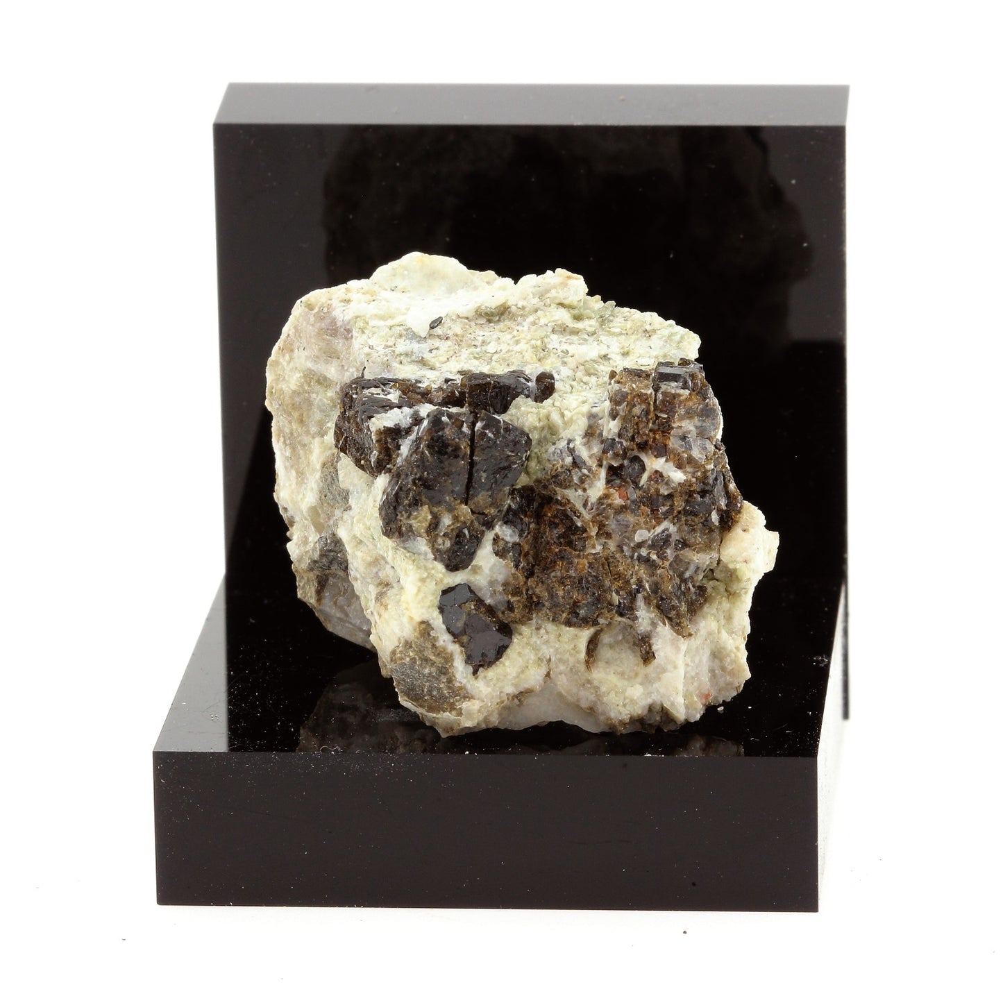 Dravite. 114.4 carats. Gypsum Quarry, Arignac, Ariège, France