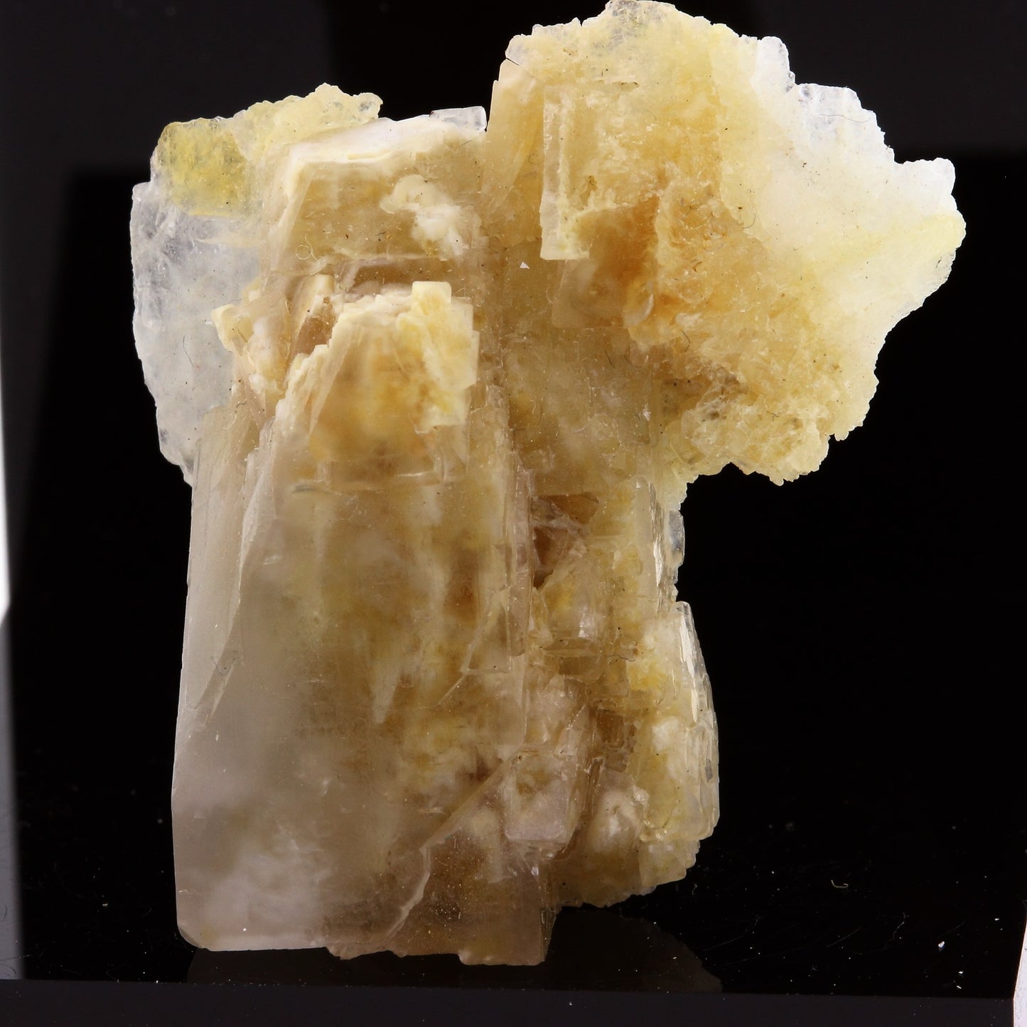 Baryte. 76.1 carats. Langeac, Haute-Loire, France