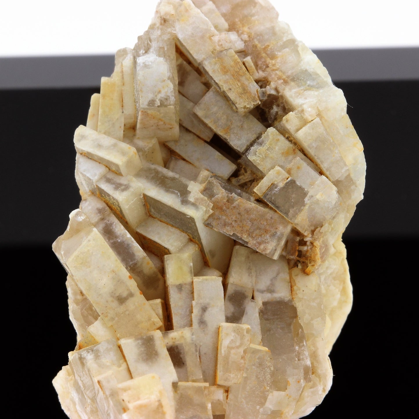 Baryte. 280.1 carats. Saint-Georges-les-Bains, Ardèche, France