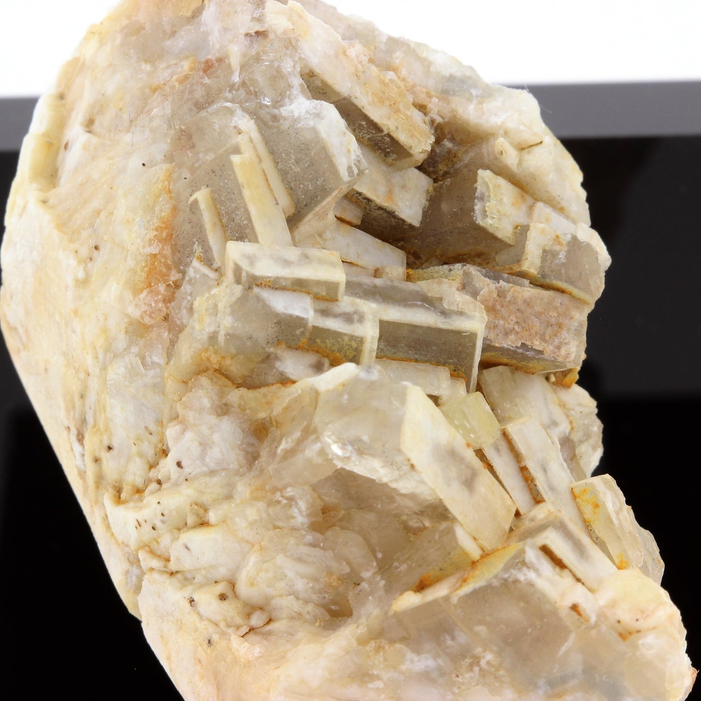 Baryte. 280.1 carats. Saint-Georges-les-Bains, Ardèche, France
